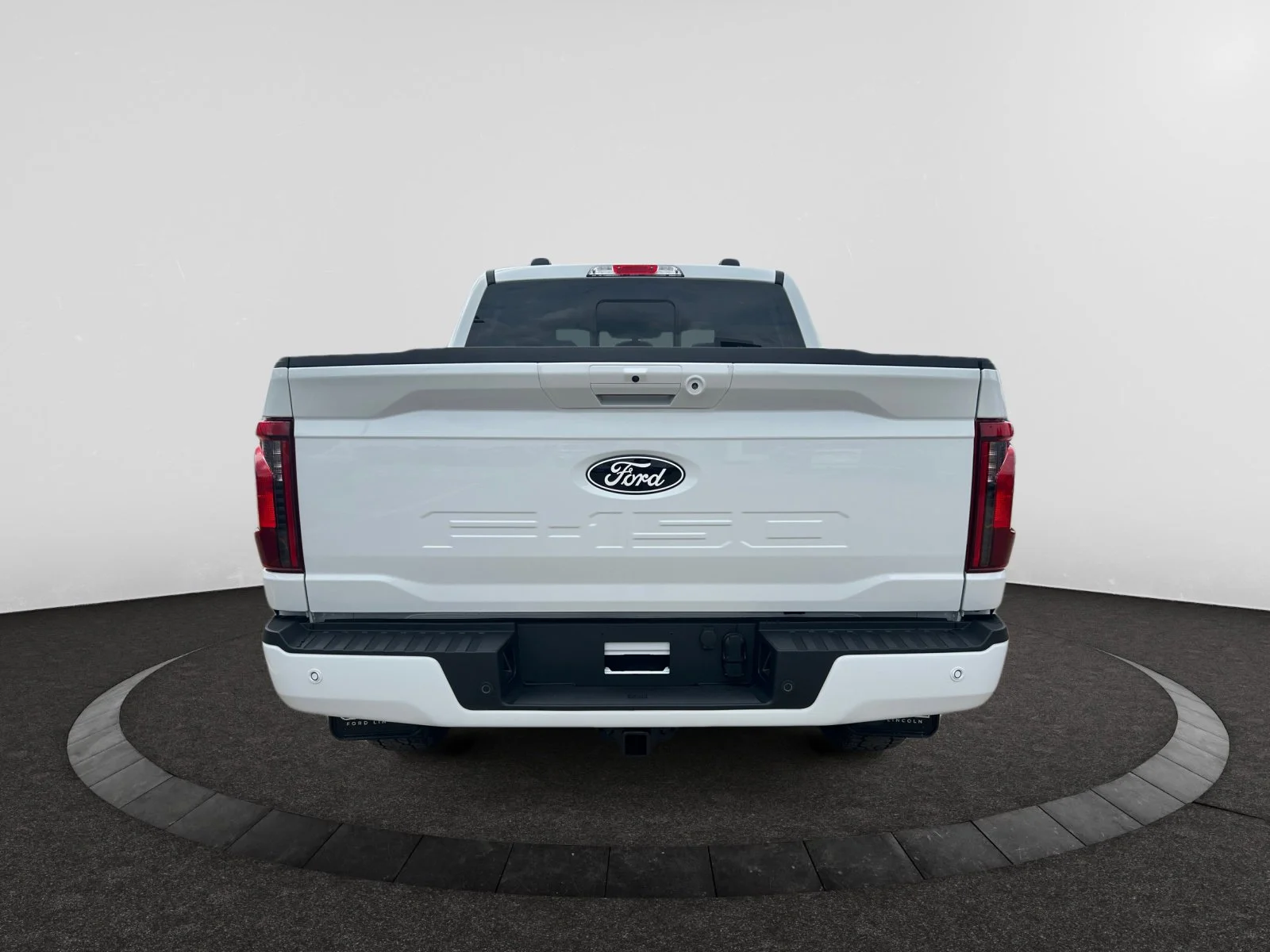 New 2026 Oxford White Ford XLT image 4