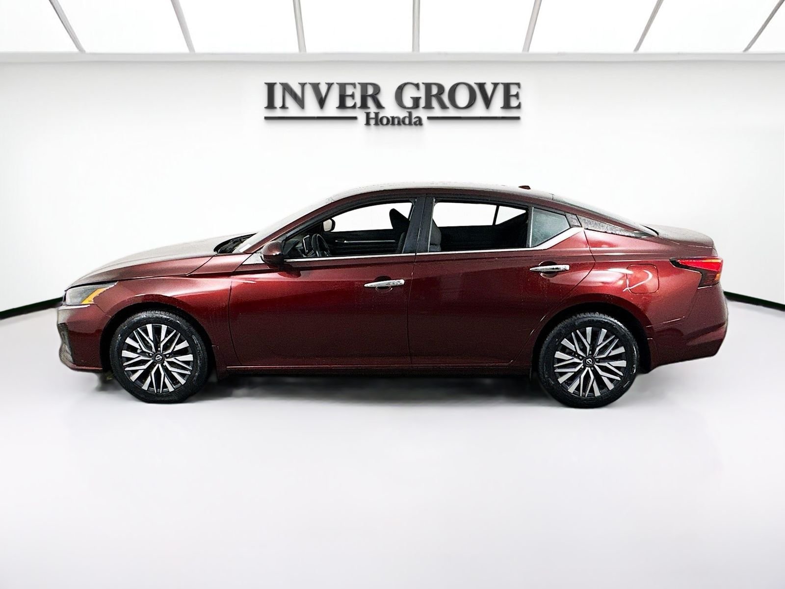 2023 Nissan Altima SV - Photo 8