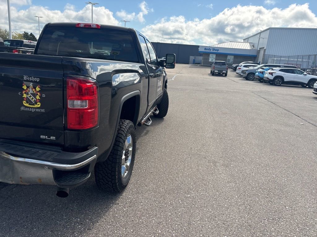 Used 2018 ONYX BLACK GMC SLE image 9