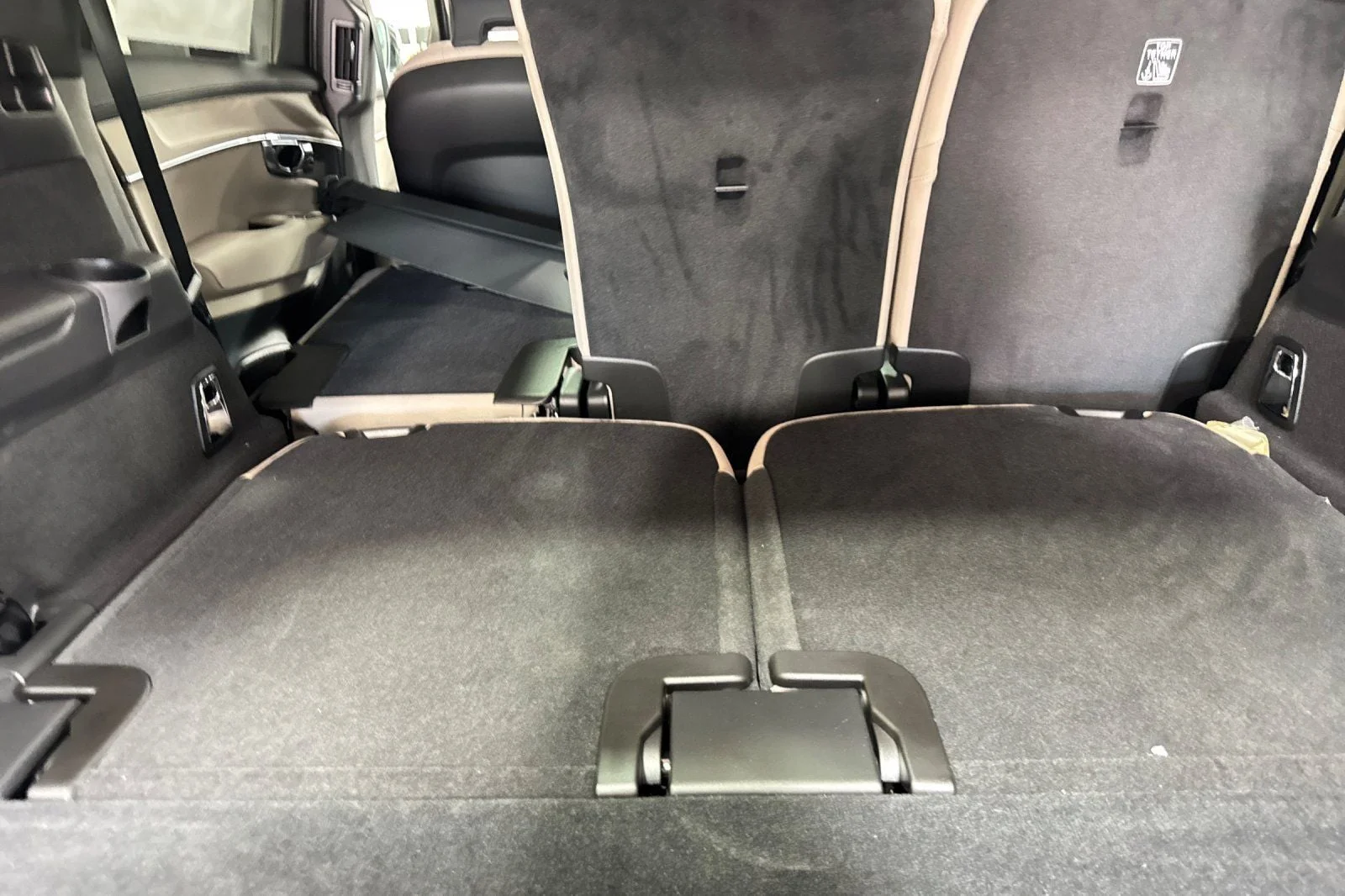 New 2026 Denim Blue Volvo T8 Plus 7-Seater image 17