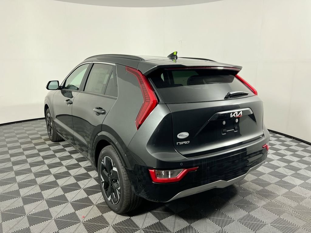 New 2026 Interstellar Gray Kia WIND image 5