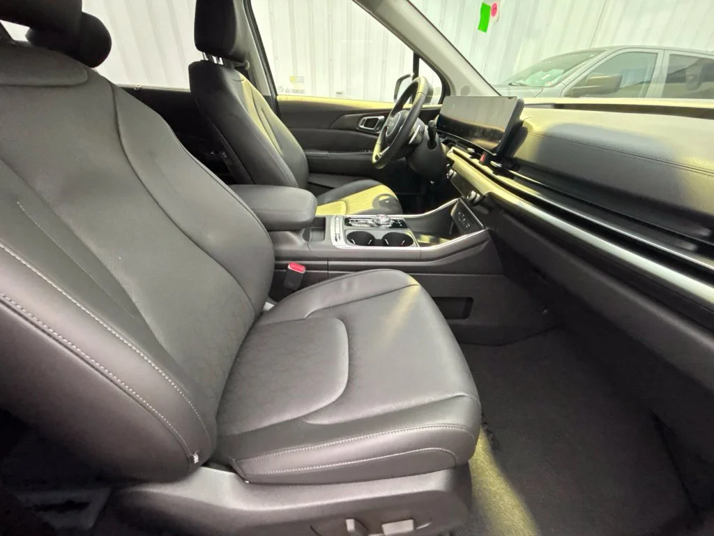 Used 2026  Kia  image 24