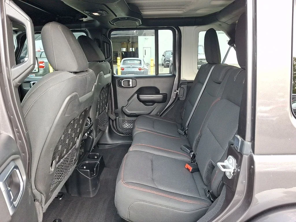 Used 2018 Granite Crystal Clearcoat Metallic Jeep Unlimited Rubicon image 11