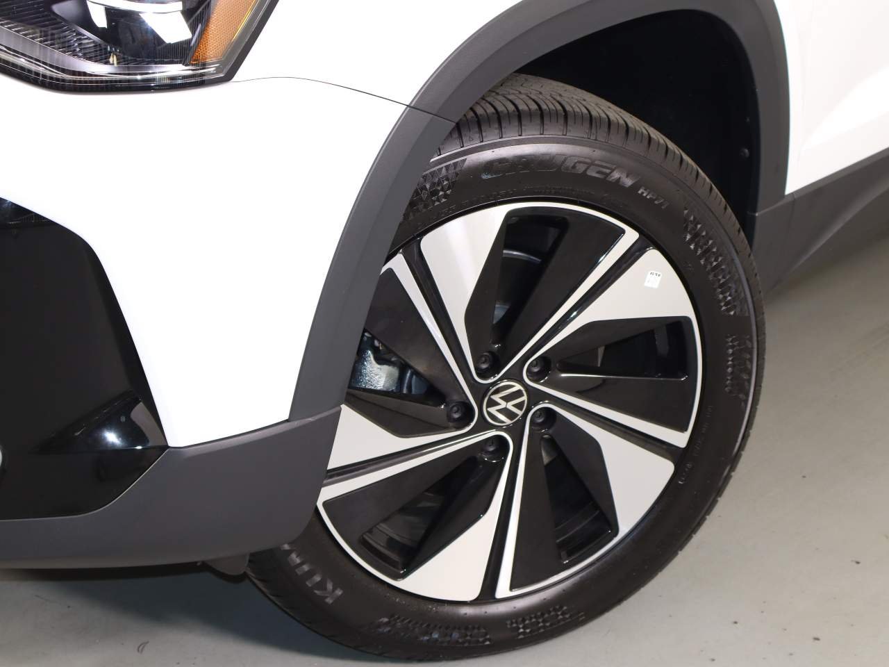 New 2026 Pure White Volkswagen SE 4Motion image 5