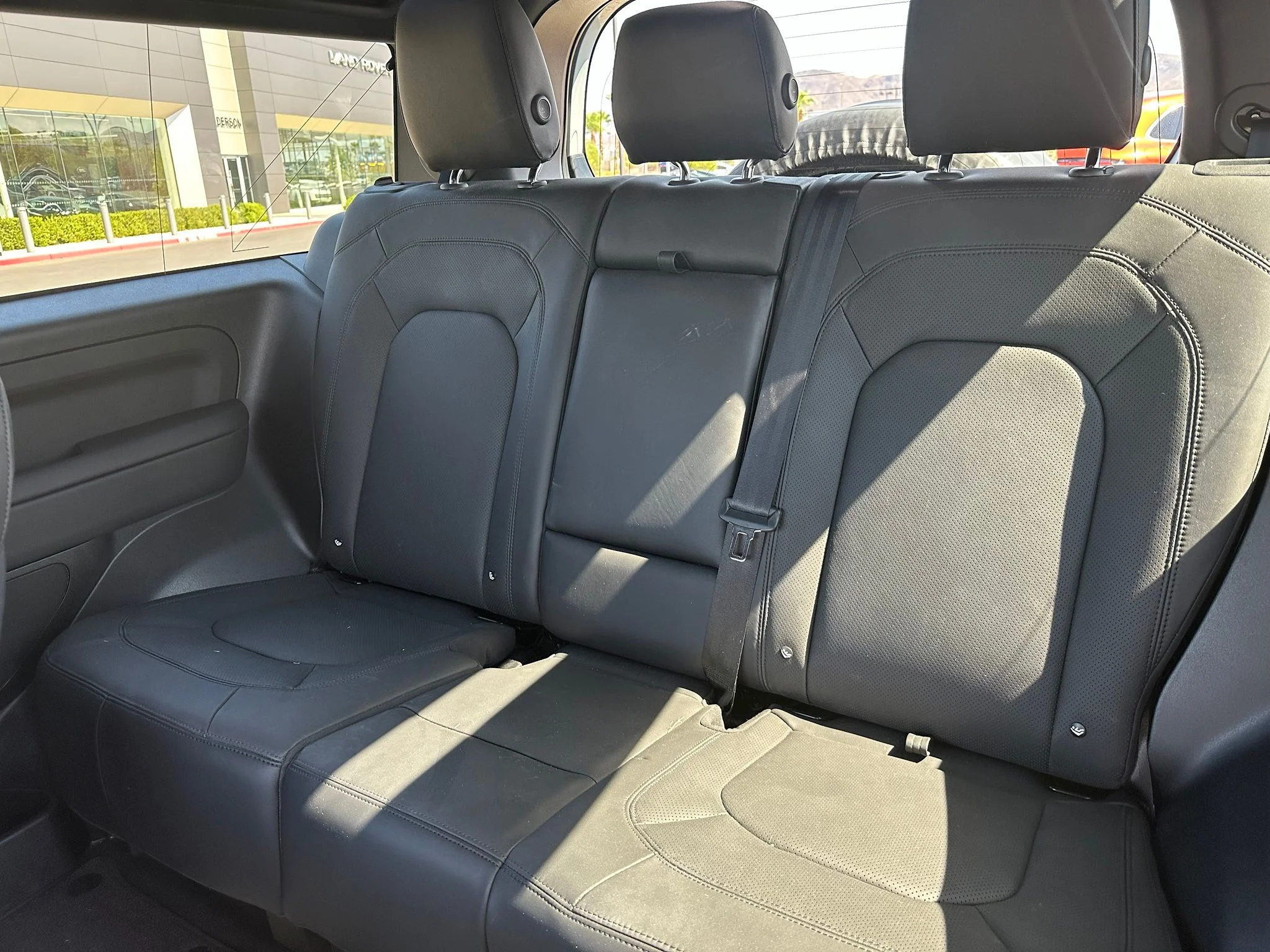 Used 2025 Fuji White Land Rover X-Dynamic SE image 5