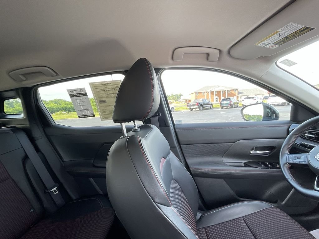 Used 2025 White Nissan SR image 13