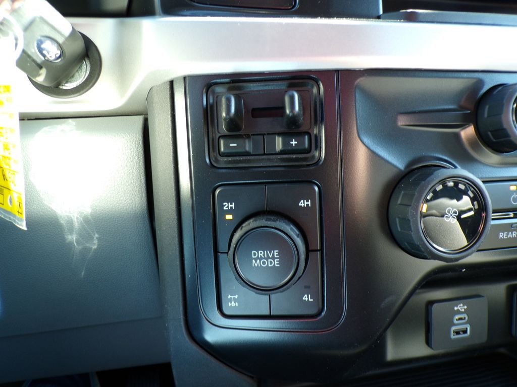 New 2026 Oxford White Ford F-250® XL image 23