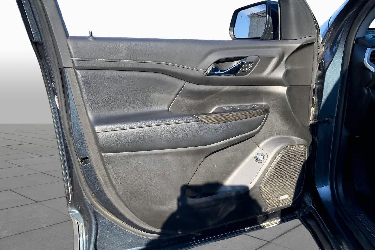 Used 2020 Dark Sky Metallic GMC SLT image 22