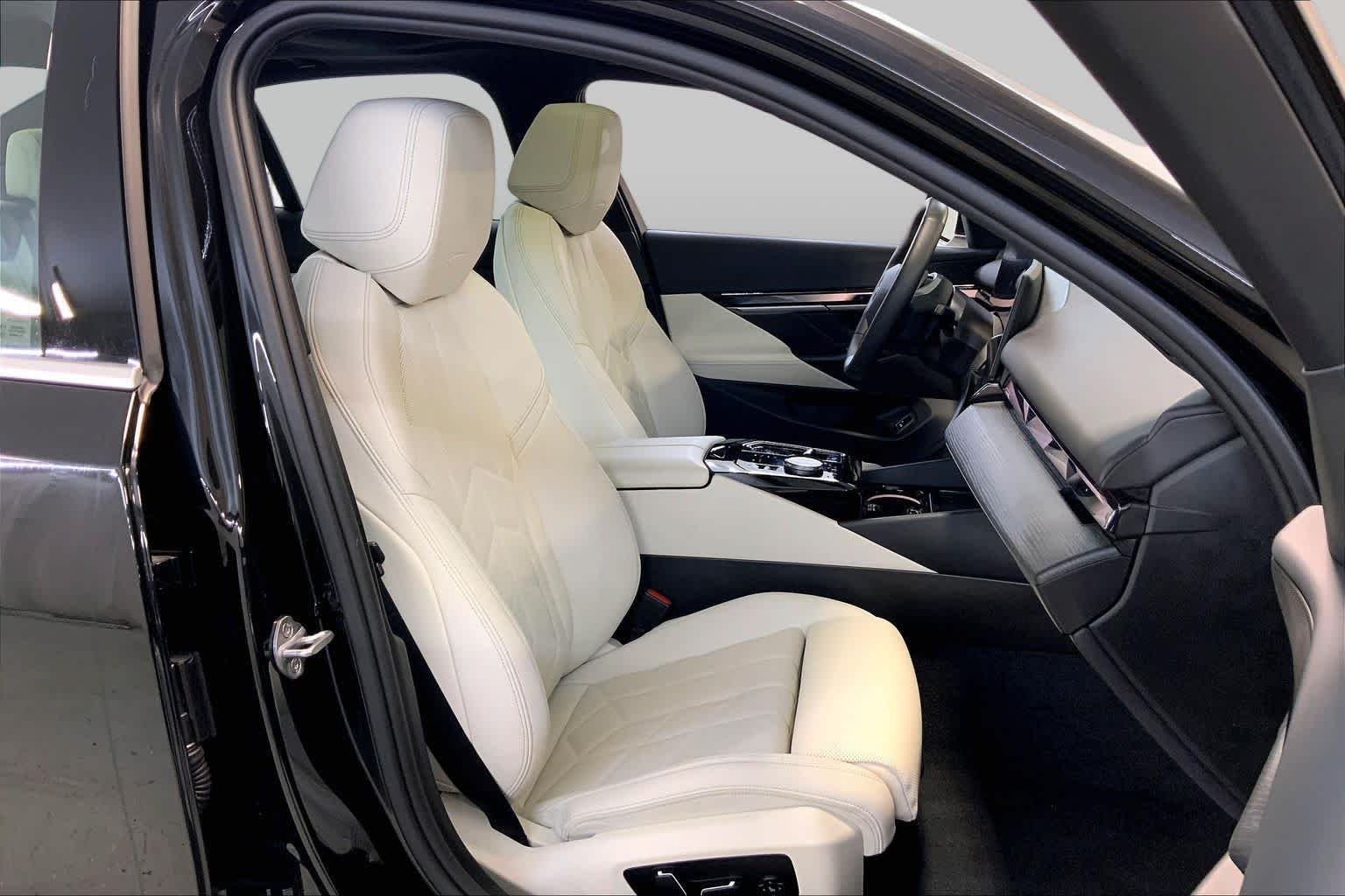 Pre-Owned 2025 BMW I5 XDrive40