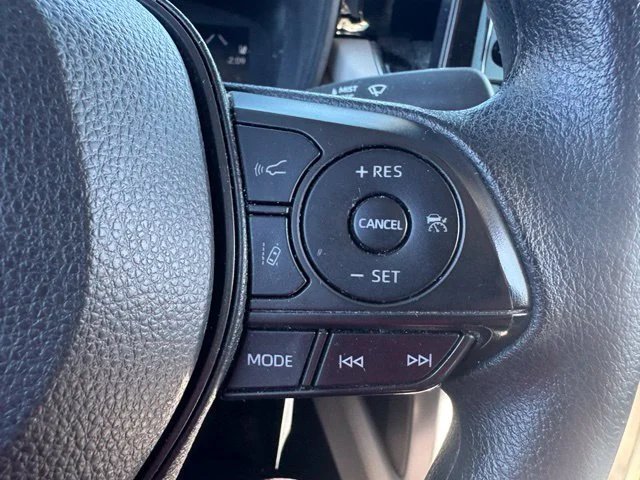 Used 2022  Toyota L image 18