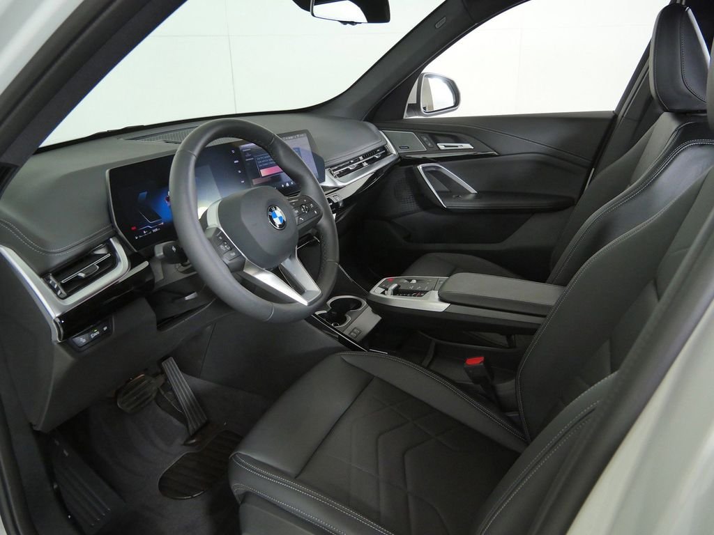 Used 2026 Alpine White BMW xDrive28i image 32