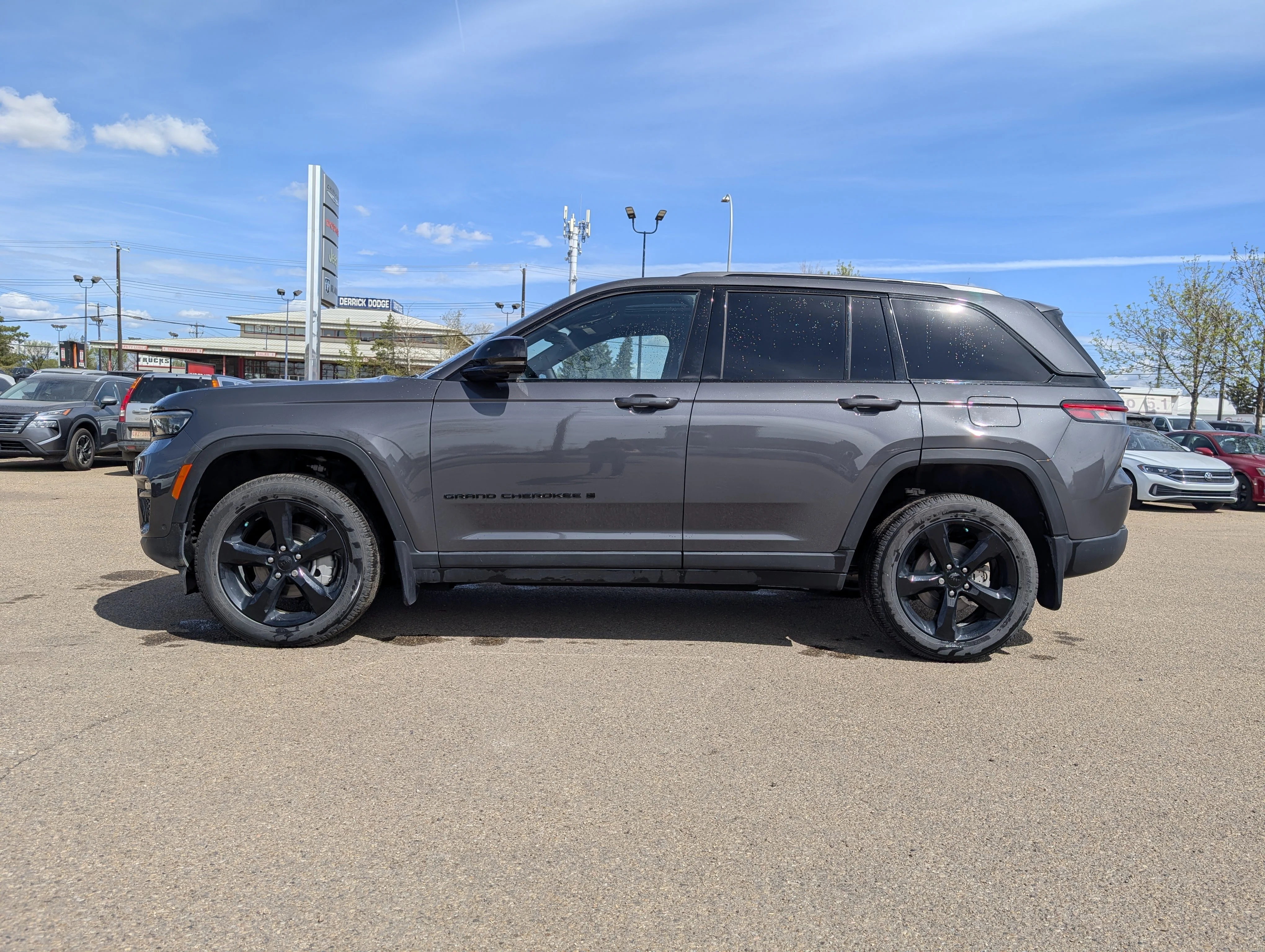Used 2025 Baltic Grey Metallic Jeep Limited image 3