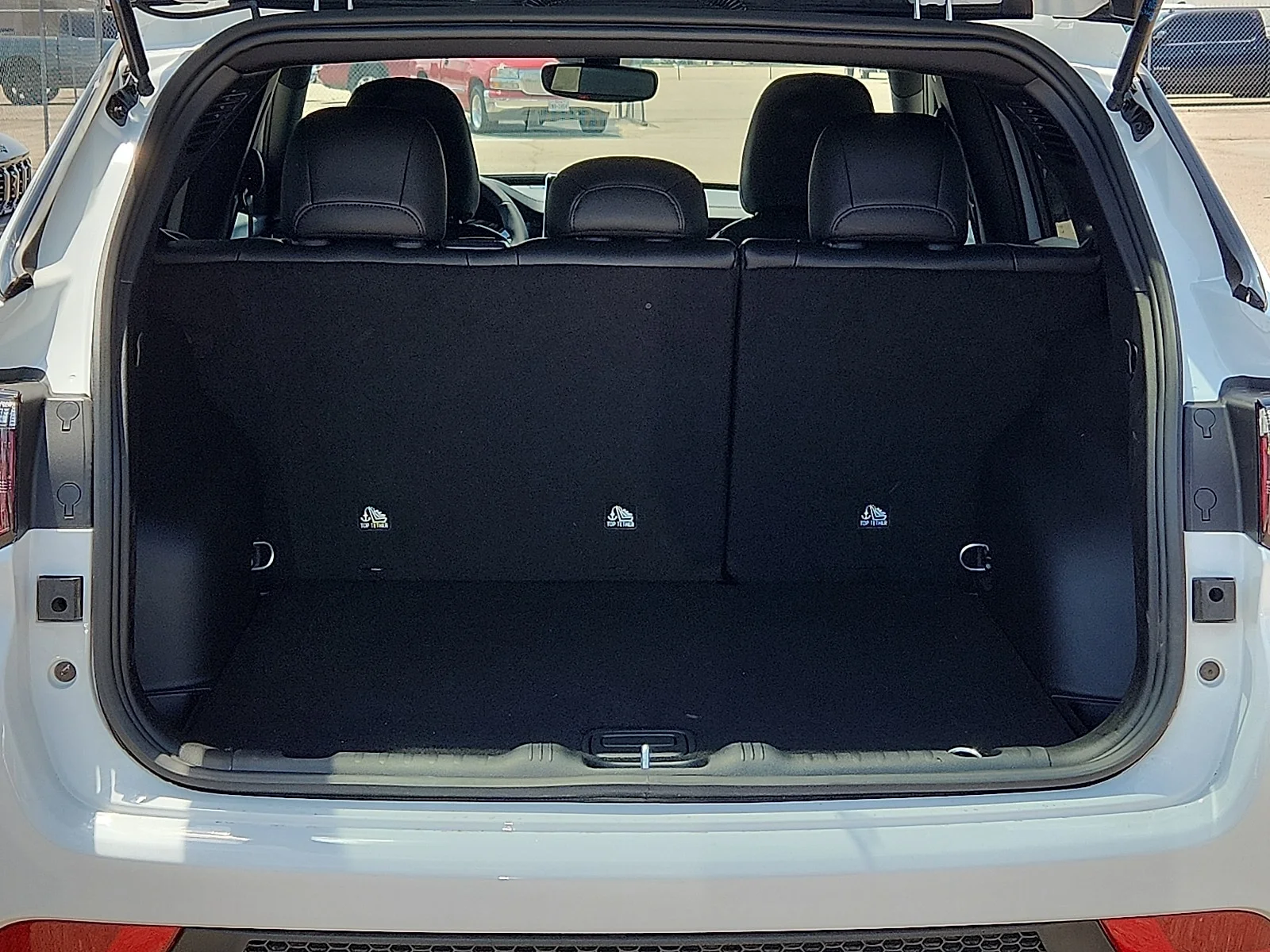 New 2026 Bright White Clear-Coat  Paint Jeep LATITUDE ALTITUDE 4X4 image 9