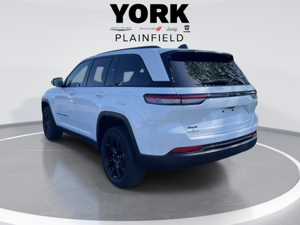 Used 2024 White Jeep Altitude image 3