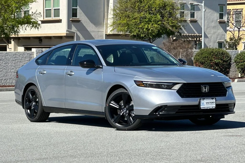 New 2026 Solar Silver Metallic Honda Sport-L image 2