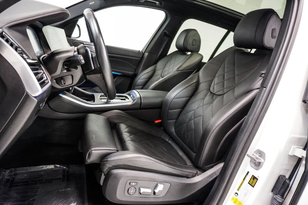Used 2023 White BMW sDrive40i image 6