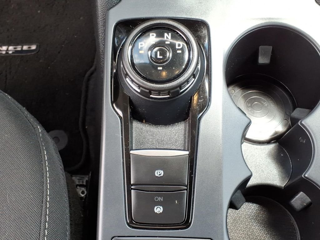 Used 2022 Oxford White Ford Base image 12