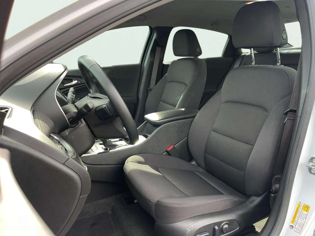 Used 2024 Summit White Chevrolet LT image 21