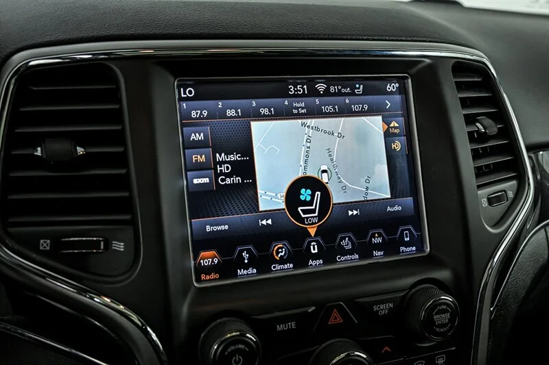 Used 2018 Diamond Black Crystal Pearl Coat Jeep Trailhawk image 25
