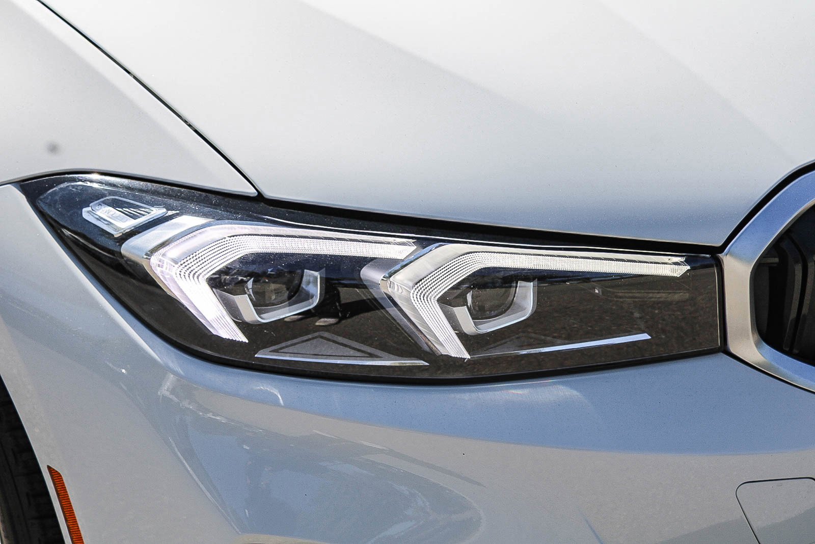 Used 2024 Alpine White BMW 330i image 9