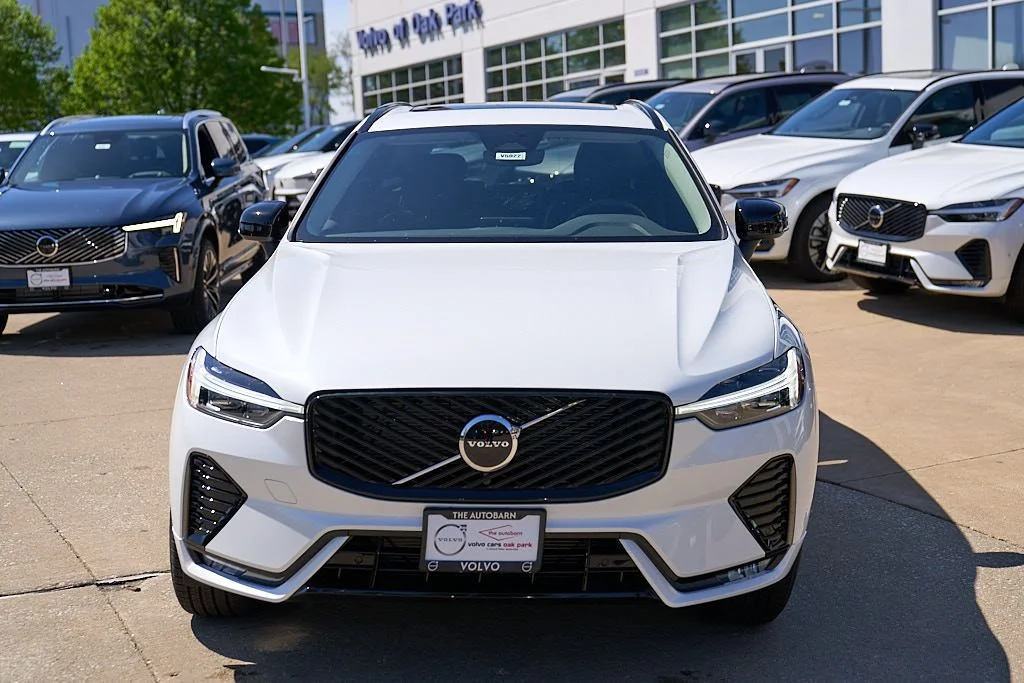 New 2026 Crystal White Volvo Core image 5