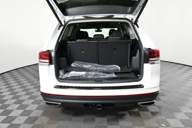 New 2026 Opal White Pearl Volkswagen 2.0T SE w/Technology image 9