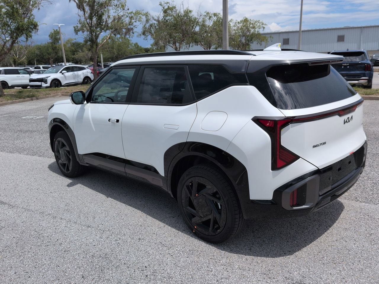 New 2027 Snow White Pearl Kia X-Line SX image 7