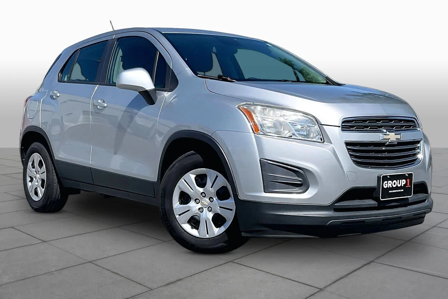 Used 2016 Silver Ice Metallic Chevrolet LS image 2