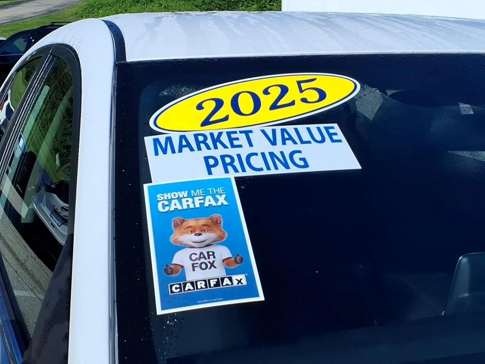 Used 2025 Aspen White Tricoat Qac Nissan SV image 9