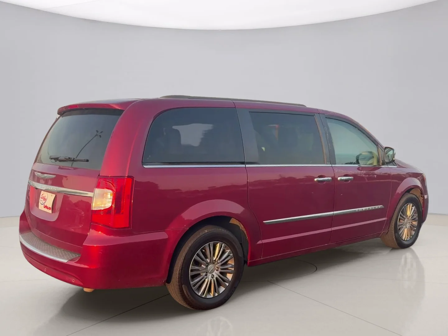 Used 2014 Red Chrysler TOURING L image 5