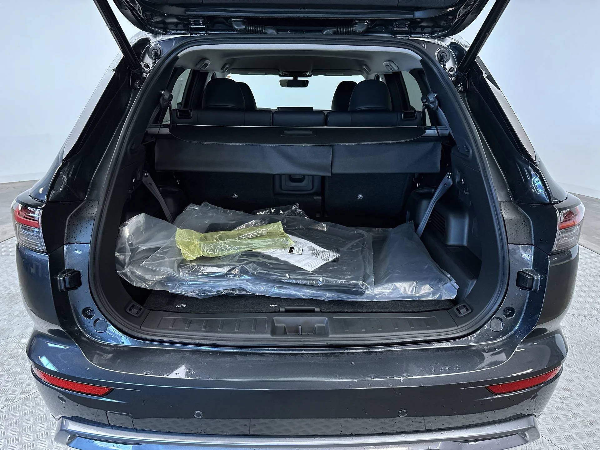 New 2026 Graphite Gray Mitsubishi SE image 26