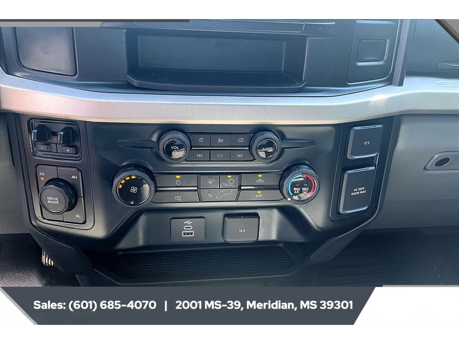Used 2023 Oxford White Ford XLT image 22