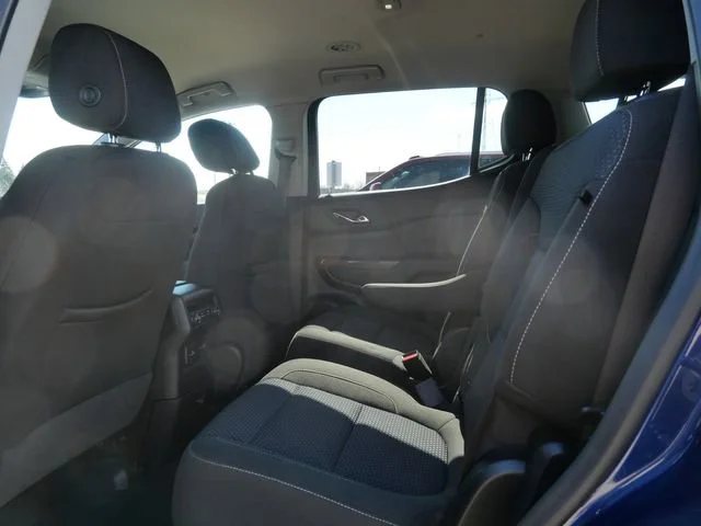 Used 2023 Ultra Blue Metallic GMC SLE image 15