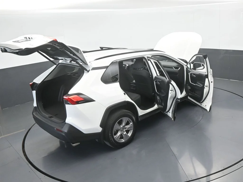 Used 2025 Ice Toyota XLE image 62