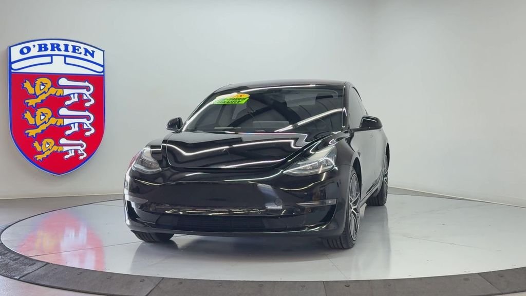 Used 2018  Tesla Long Range image 9
