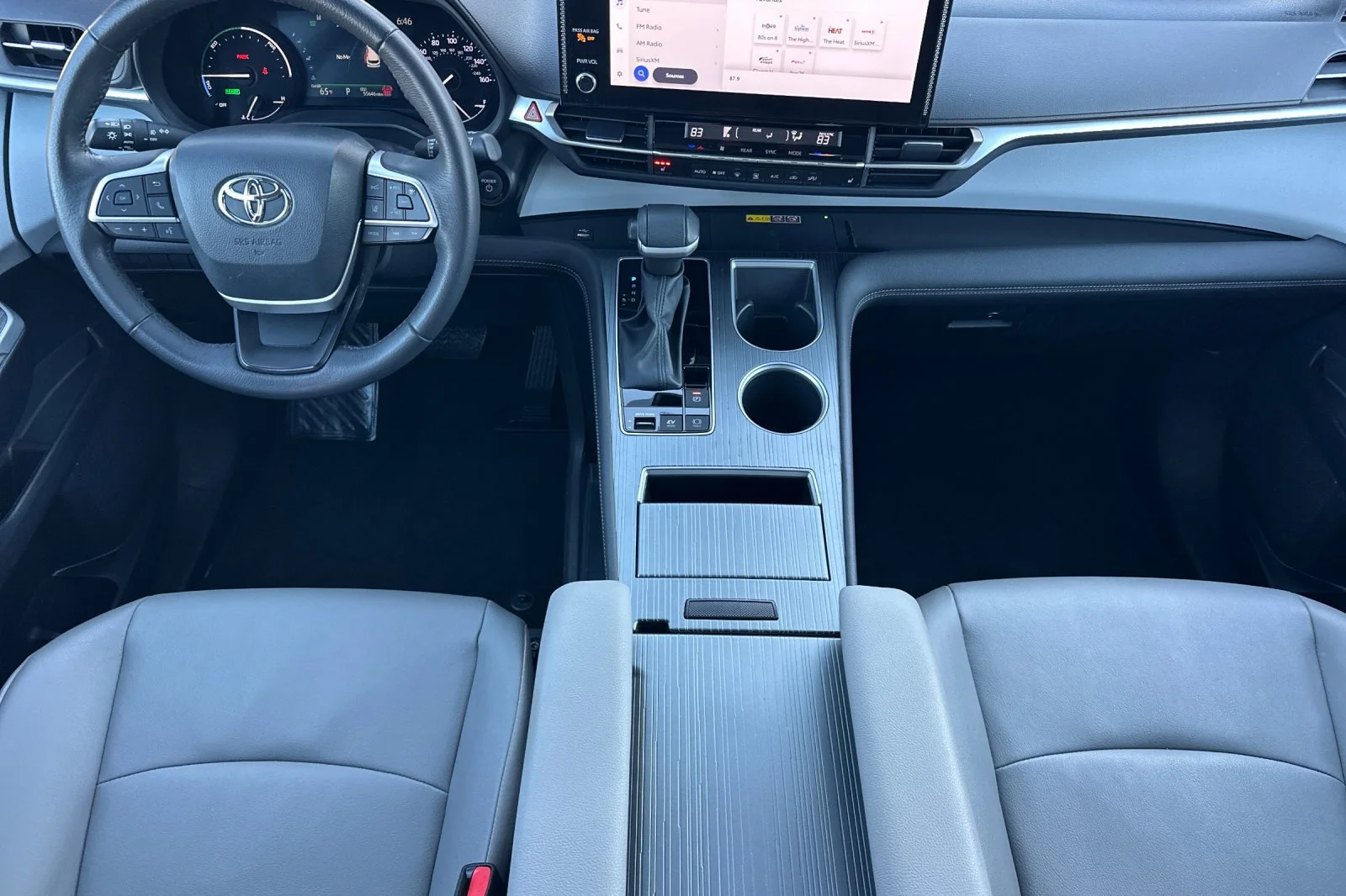 2025 Toyota Sienna XLE - Photo 6