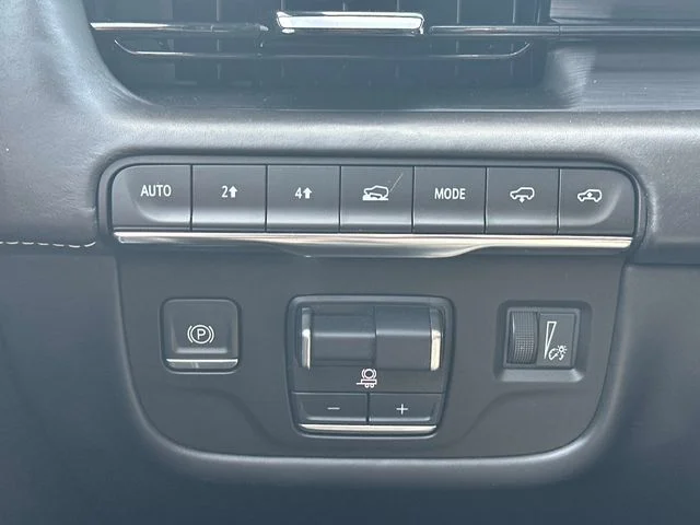 Used 2021 White Cadillac Sport Platinum image 27