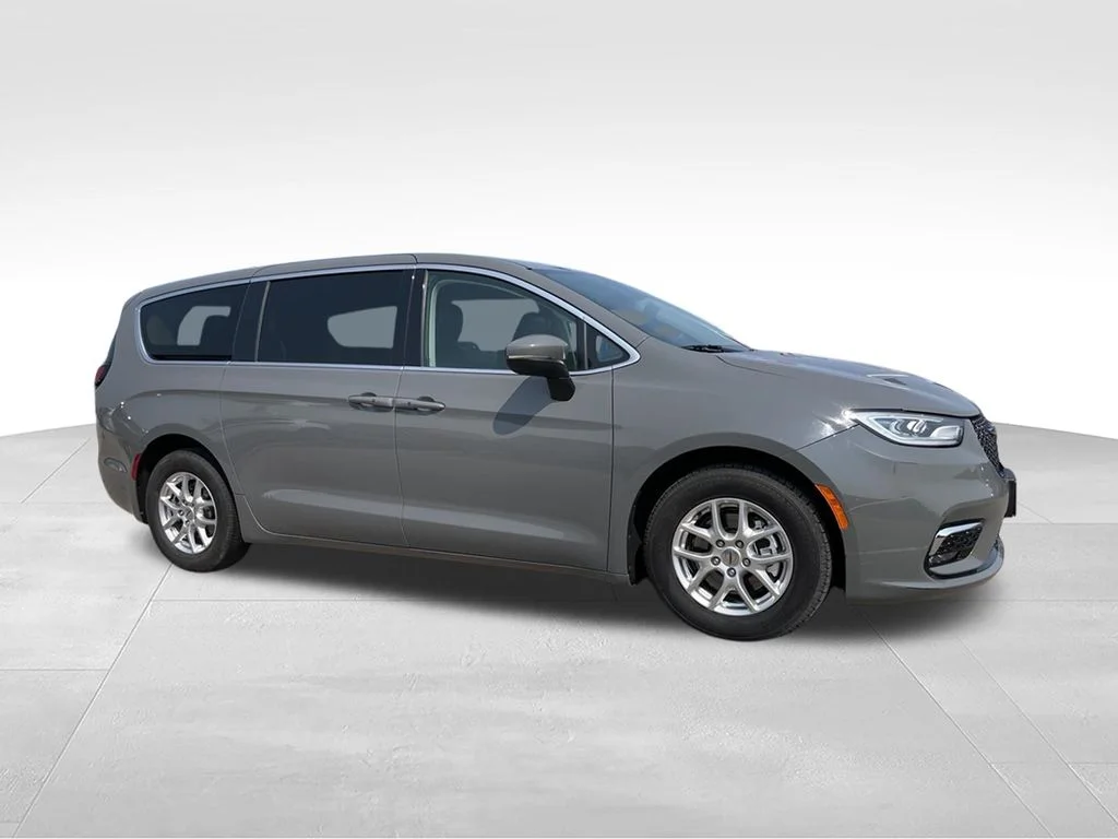 Used 2023 Ceramic Gray Clearcoat Chrysler Touring L image 2