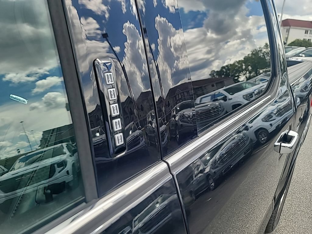 Used 2020  Ford XL image 12