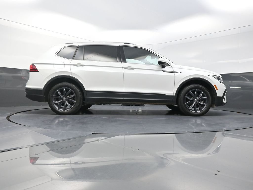 Used 2023 White Volkswagen 2.0T SE image 30