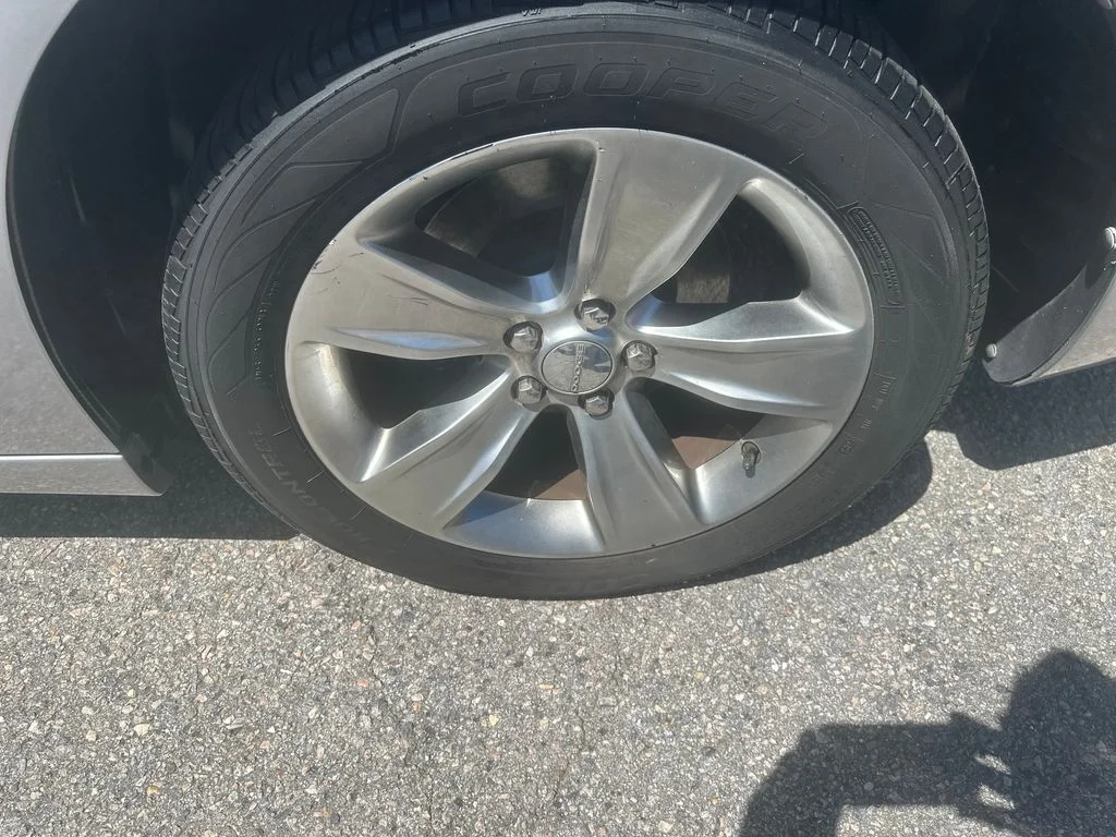 Used 2018 Silver Dodge V6 image 18
