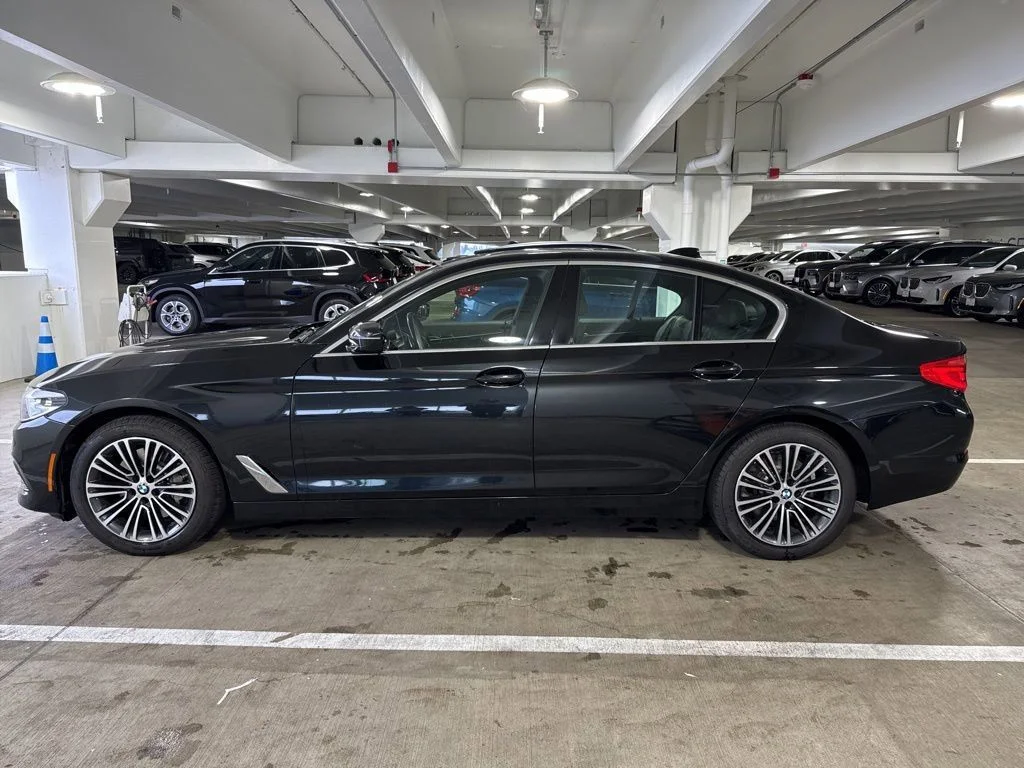 Used 2019 Black Sapphire Metallic BMW 530i xDrive image 3