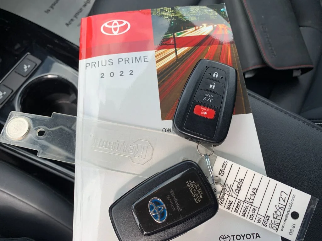 Used 2022 Gray Toyota XLE image 9