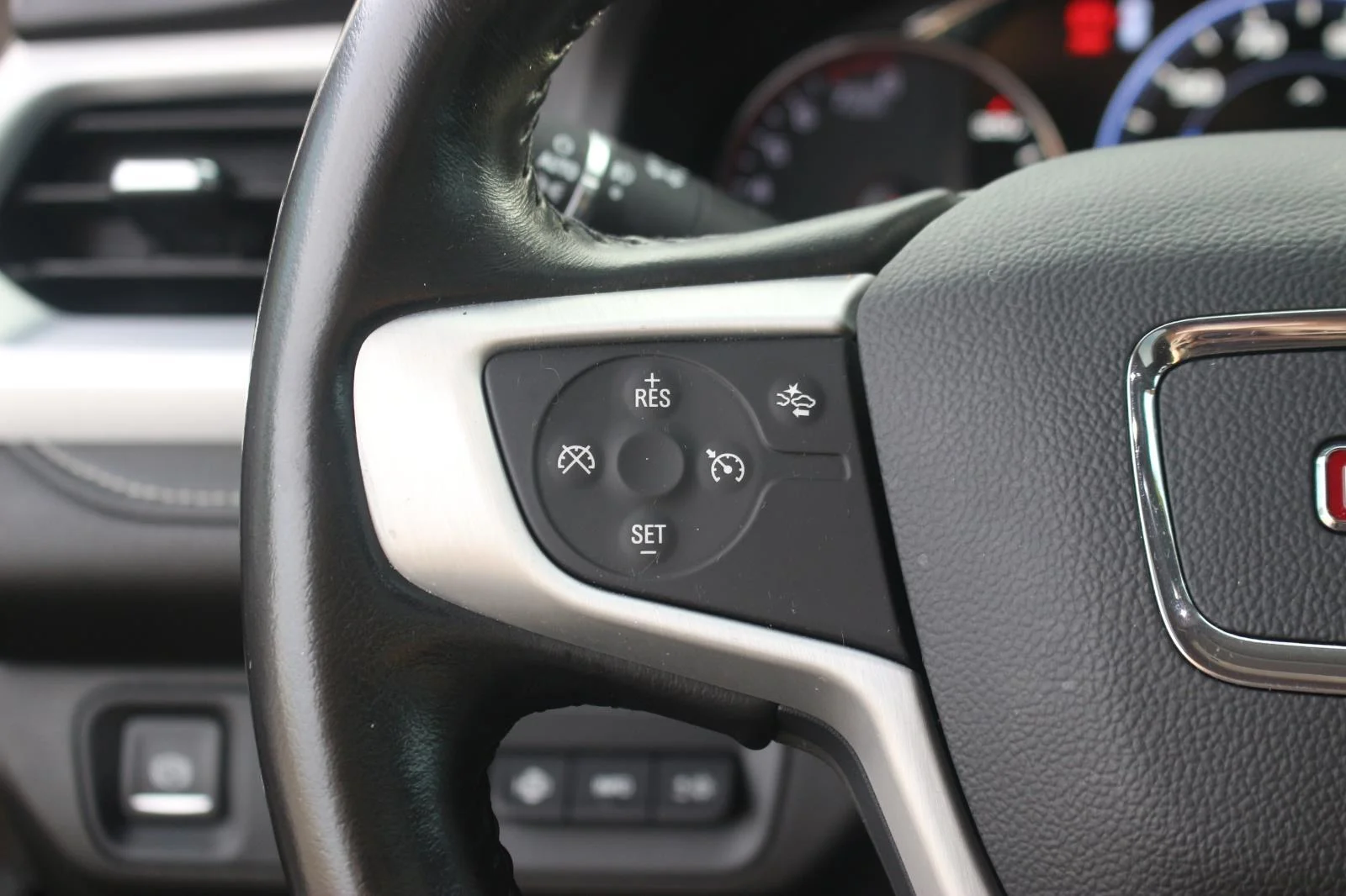Used 2020 SMOKEY QUARTZ METALLIC GMC SLT image 21