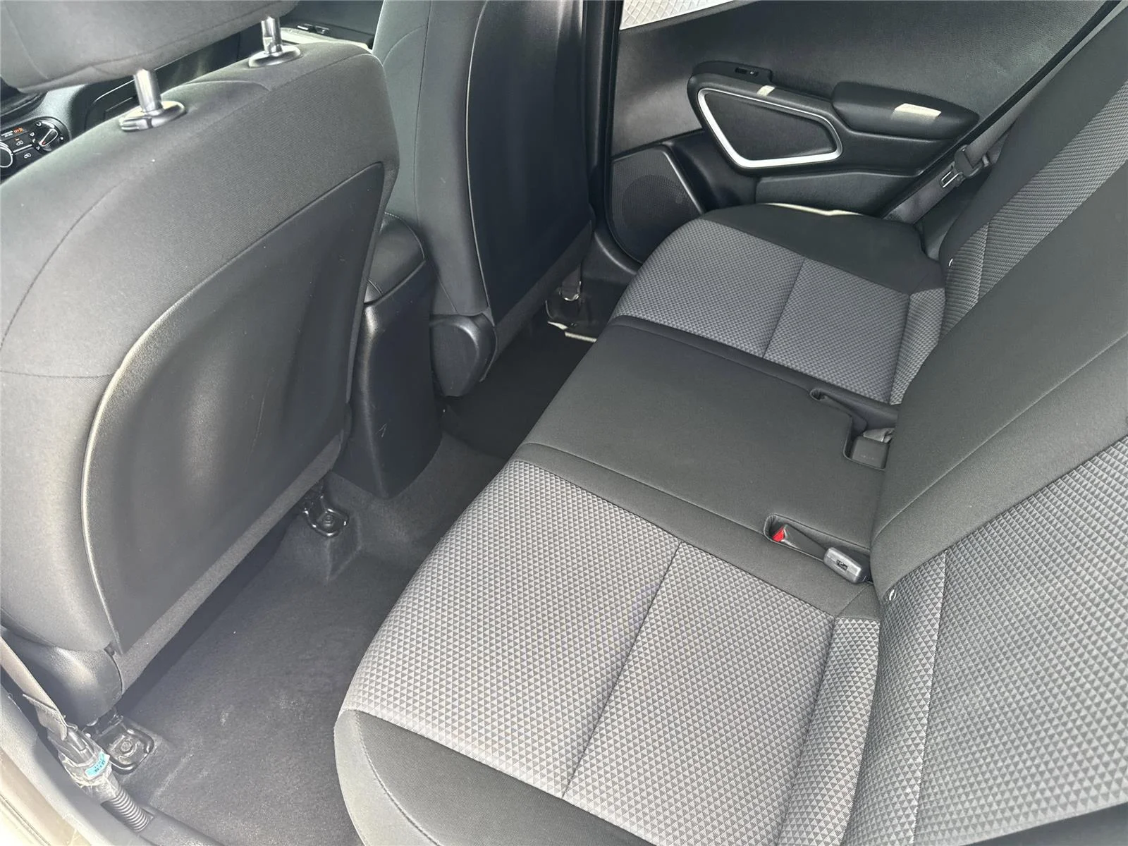 Used 2023 Snow White Pearl Kia LX image 30