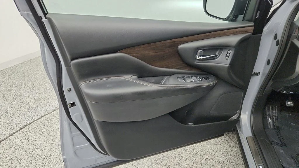 Used 2021 Boulder Gray Pearl Nissan AWD Platinum image 11