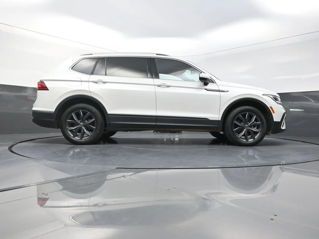 Used 2023 White Volkswagen 2.0T SE image 30