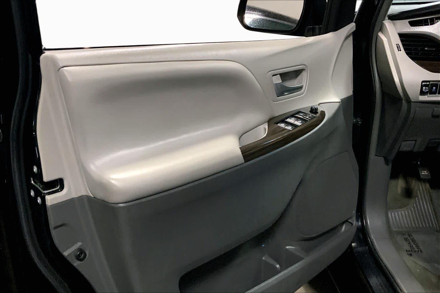 Used 2017 Midnight Black Metallic Toyota XLE image 22