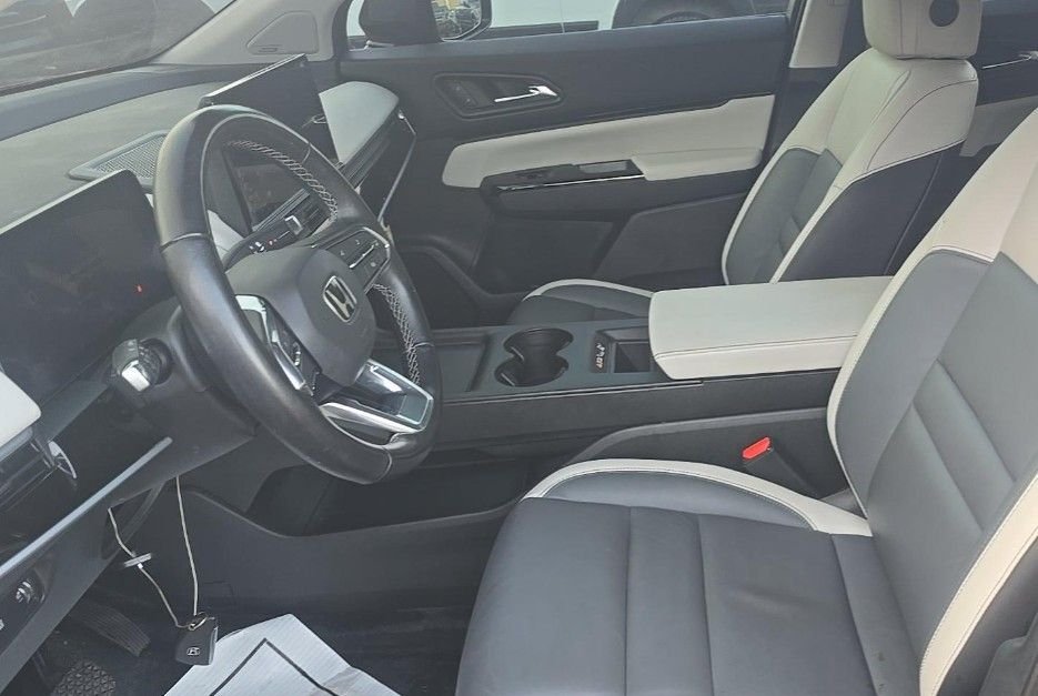 Used 2025 Red Honda Touring image 7
