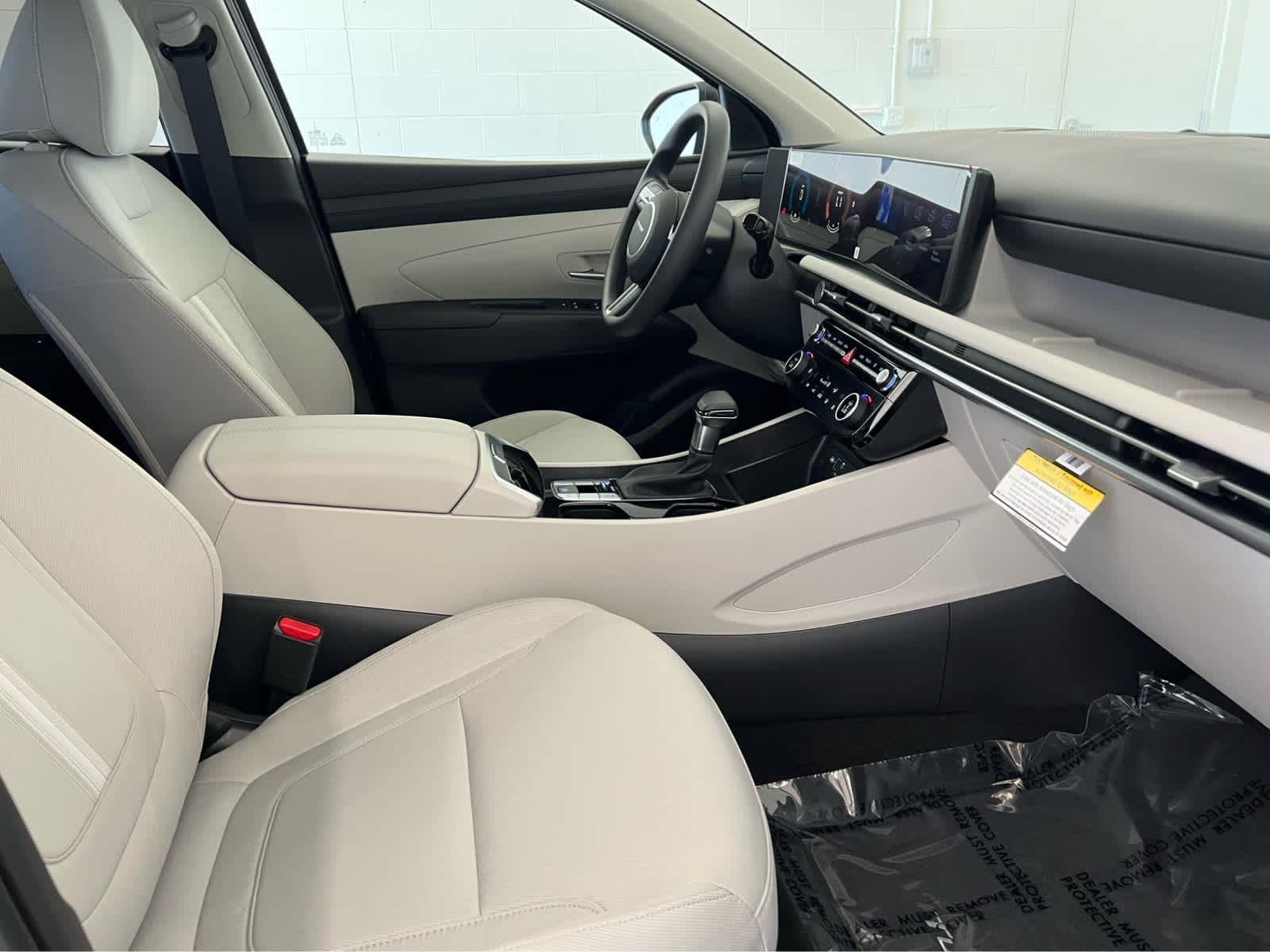 Used 2025 Phantom Black Hyundai SEL image 25